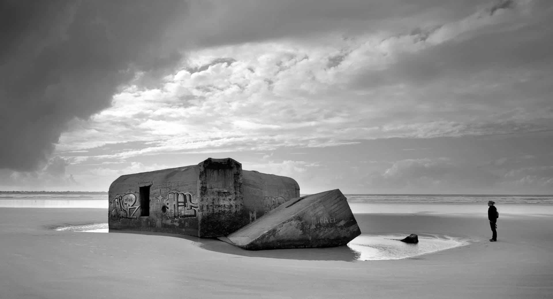 schwarzweissfotografie Serie Bunker in Frankreich Leo Seidel